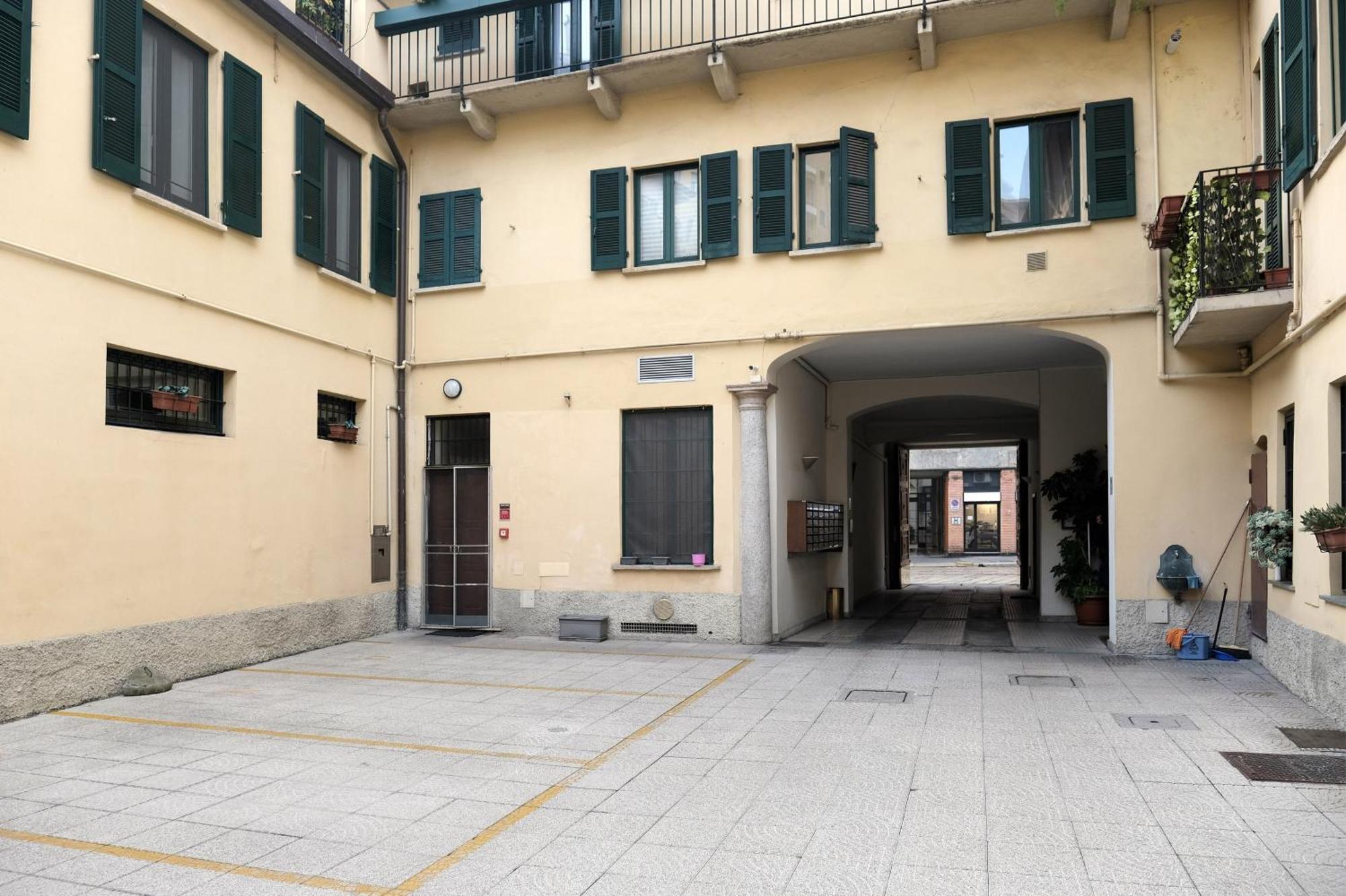 Comecasa Flowery Terraced Apartment Милано Екстериор снимка