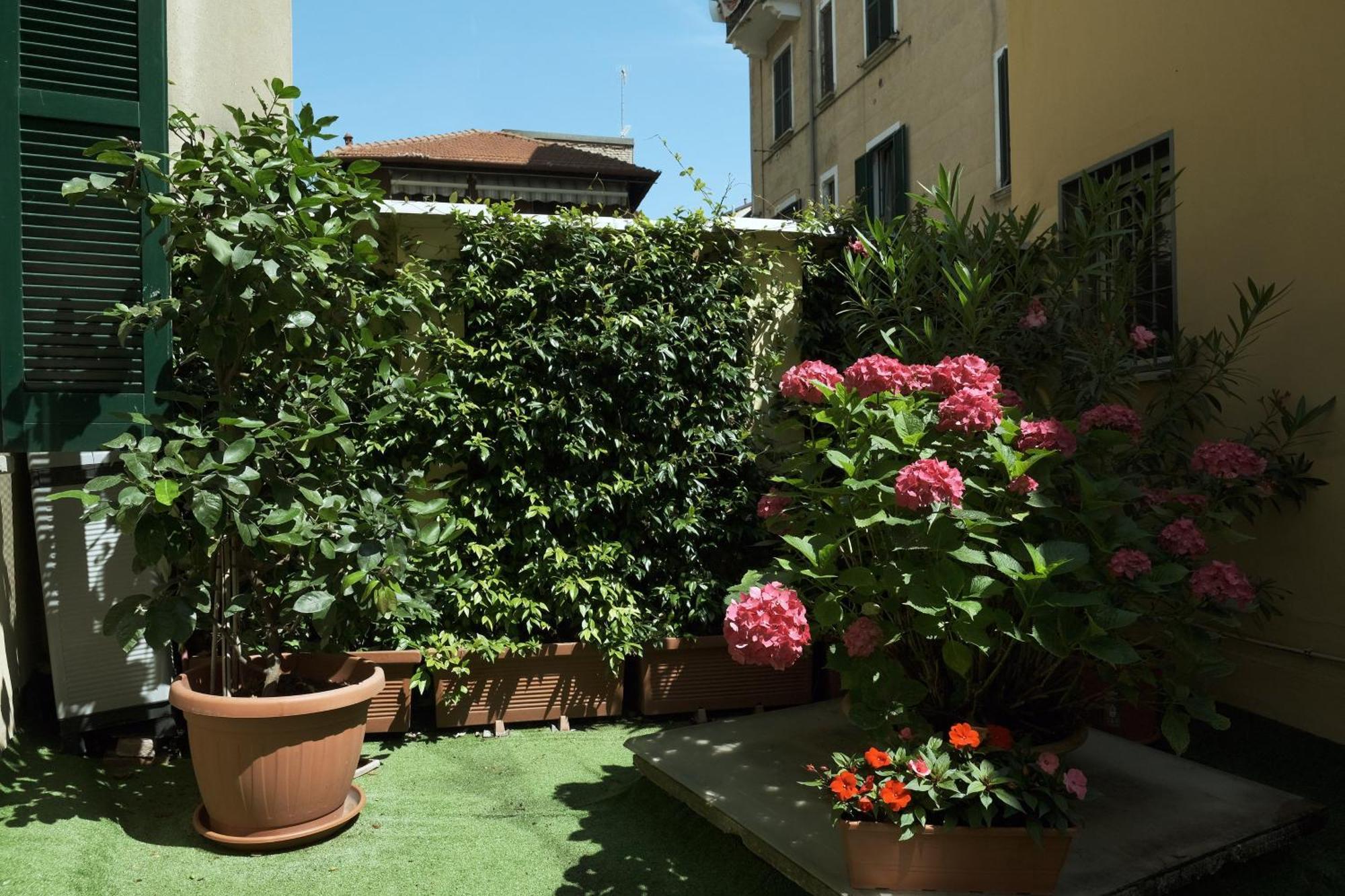 Comecasa Flowery Terraced Apartment Милано Екстериор снимка