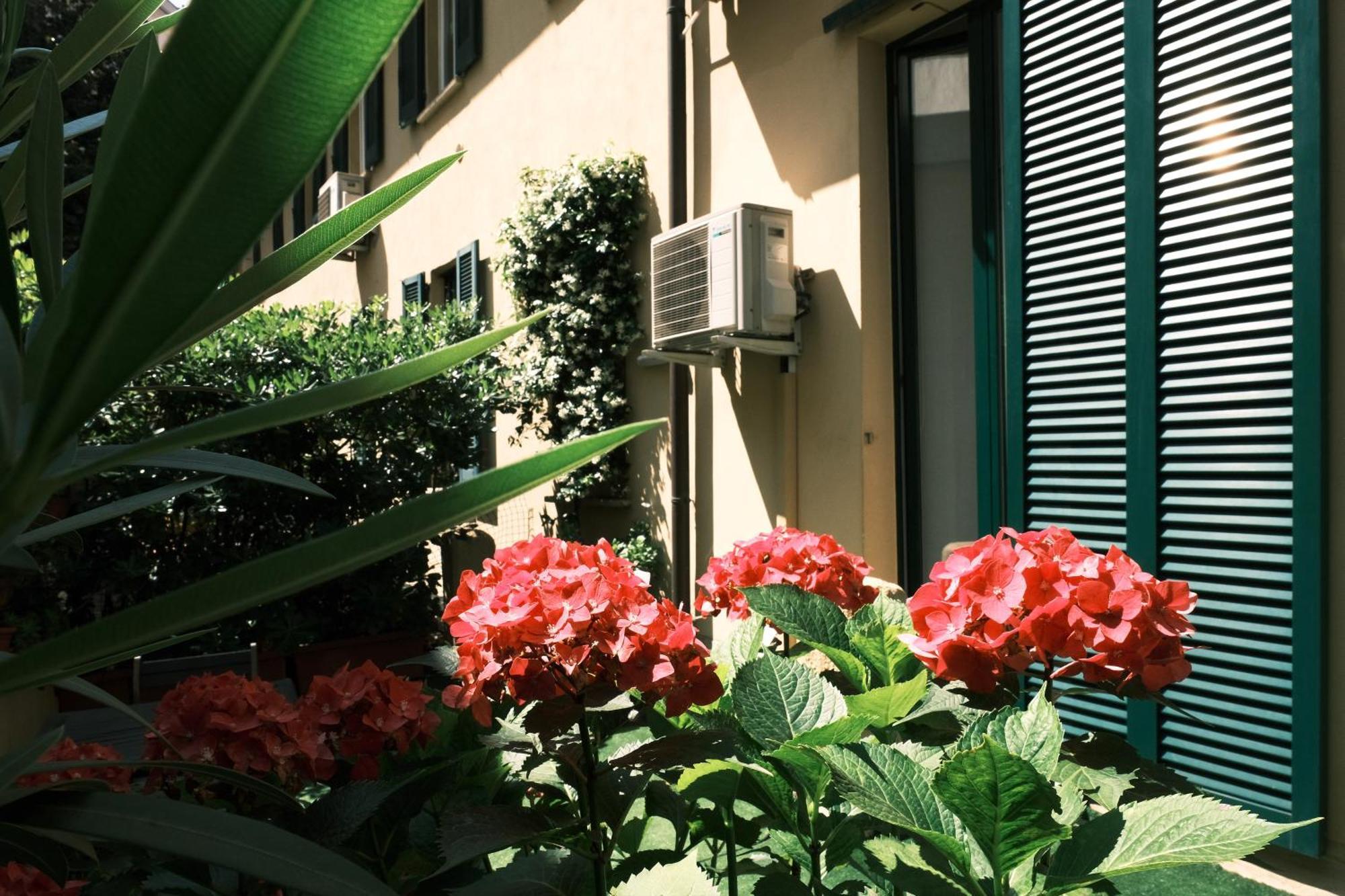 Comecasa Flowery Terraced Apartment Милано Екстериор снимка